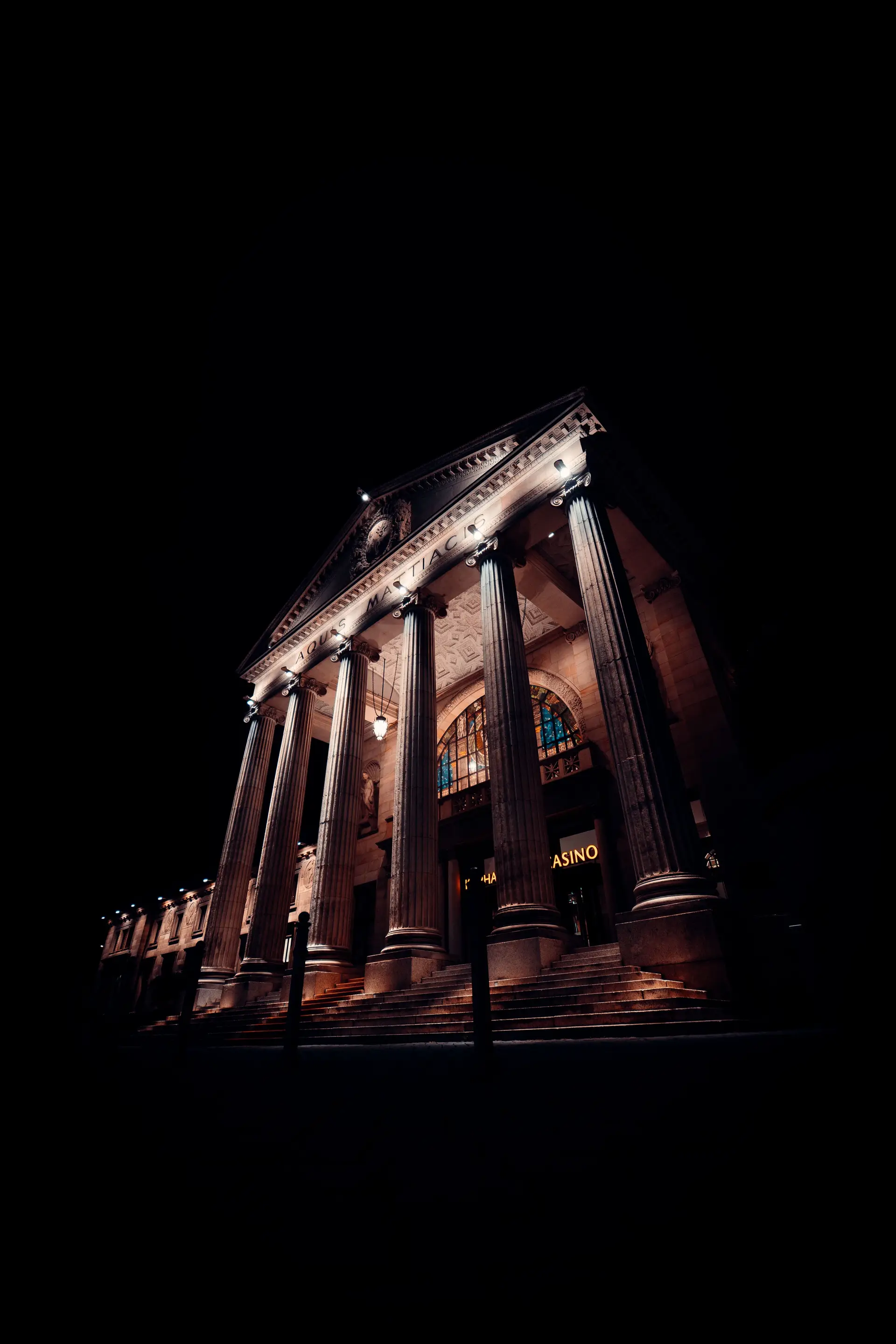 Historische Berliner Architektur bei Nacht